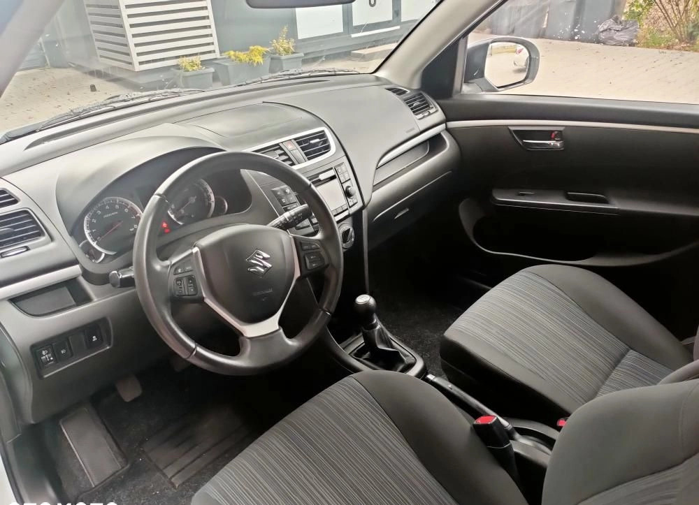 Suzuki Swift cena 28500 przebieg: 139000, rok produkcji 2015 z Kostrzyn małe 56